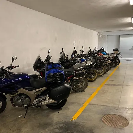埃雷梅斯住宿加早餐酒店 3*