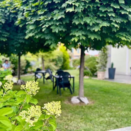 Eremes Rooms&apartments Hotel