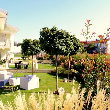Eremes & Hotel 3*