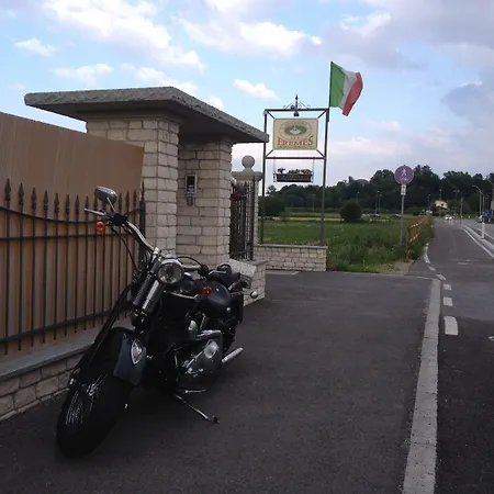 Eremes Rooms&apartments 3*