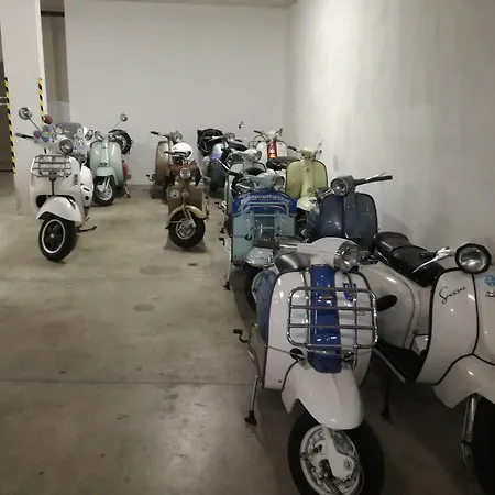 Eremes Rooms&apartments Hotel 3*