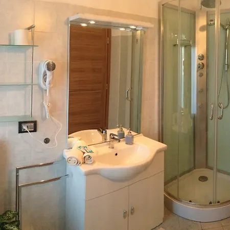 Eremes Rooms&apartments 3*